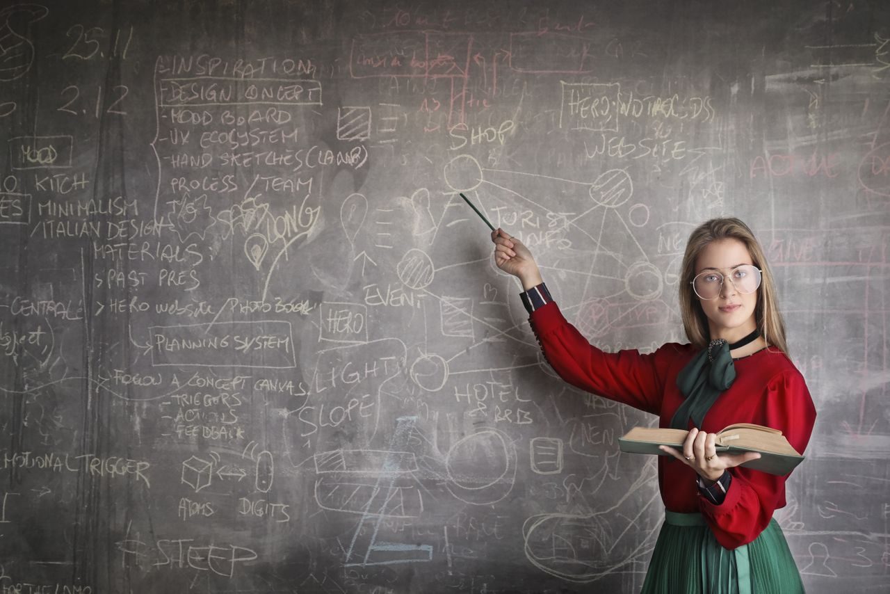 Cuaderno y café para planear el aprendizaje